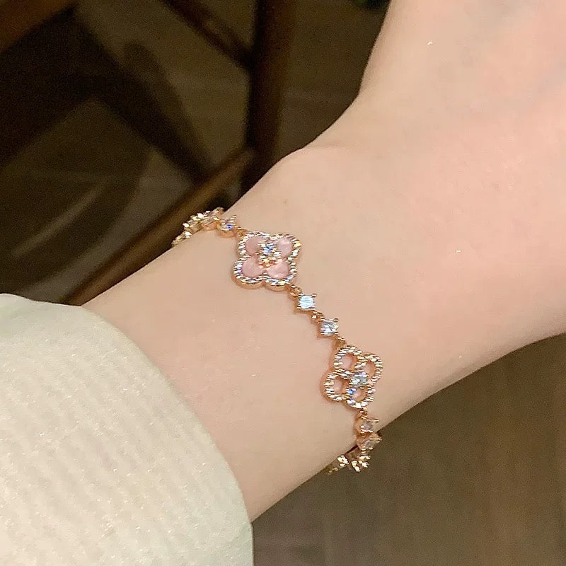 [ELAN LUXE]CLOVER 5 MOTIF PINK BLUE RED WHITE BRACELET