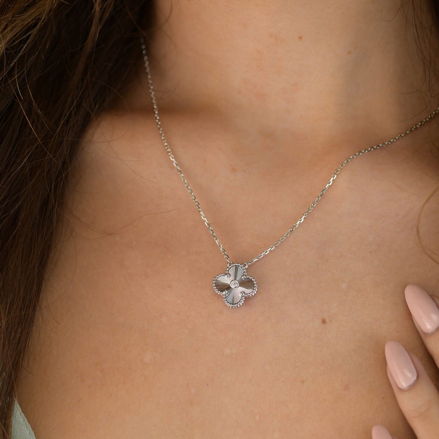 [ELAN LUXE]CLOVER  15MM DIAMOND LASER NECKLACE SILVER