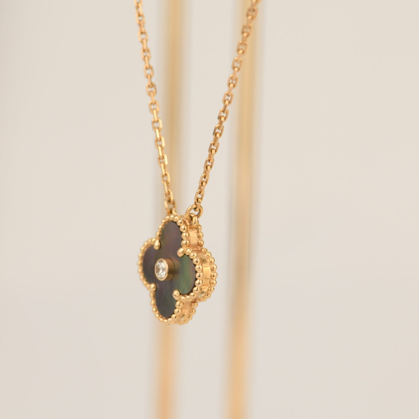 [ELAN LUXE]CLOVER 15MM DIAMOND AND MOTHER-OF-GREY NECKLACE