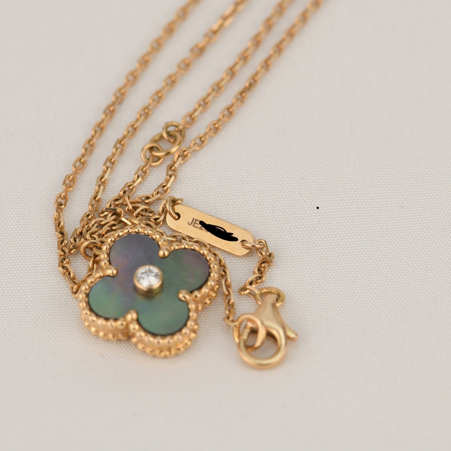 [ELAN LUXE]CLOVER 15MM DIAMOND AND MOTHER-OF-GREY NECKLACE