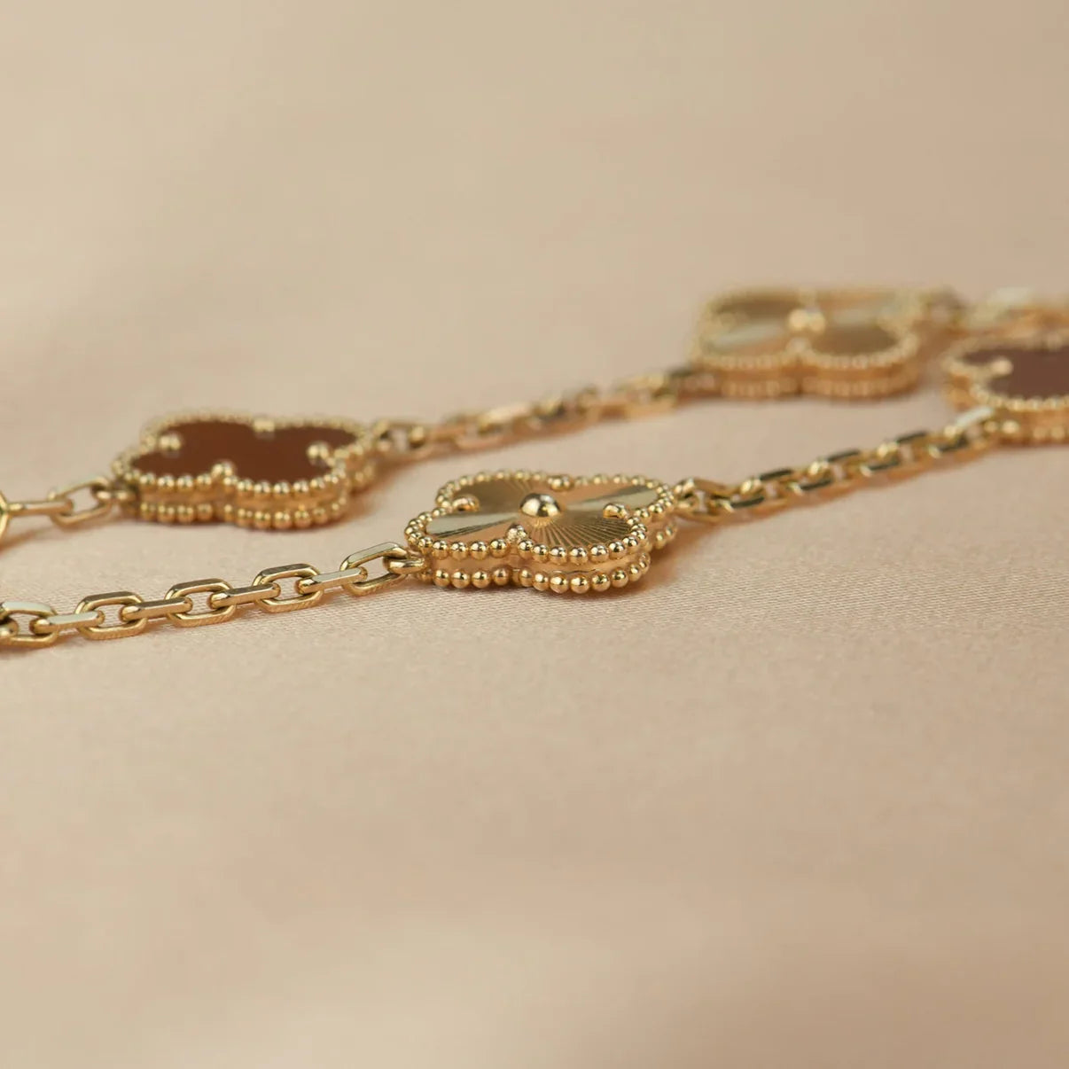 [ELAN LUXE] CLOVER 5 MOTIF RED CORNELIAN BRACELET COLLECTION