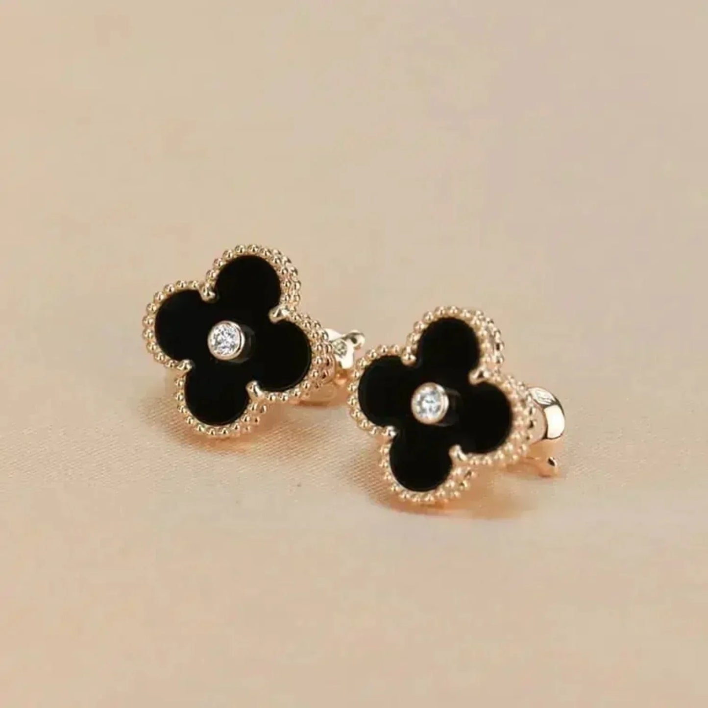 [ELAN LUXE]CLOVER MEDIUM 1 MOTIFS ONYX DIAMOND EARRINGS