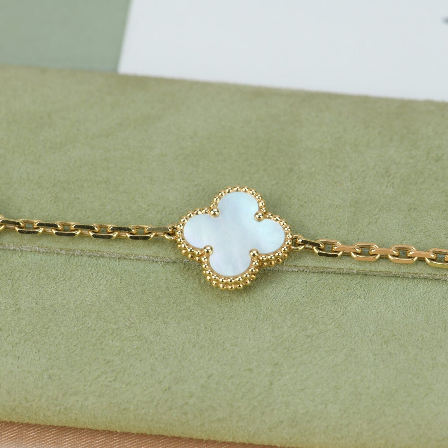 [ELAN LUXE]CLOVER  5 MOTIF WHITE MOP BRACELET