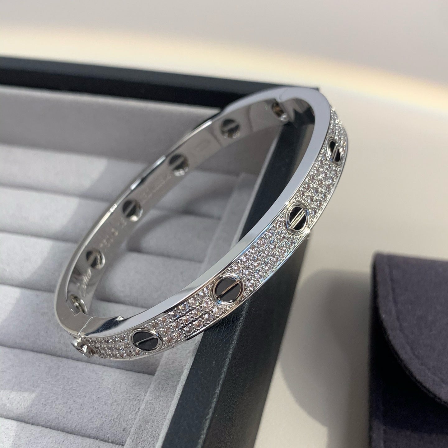 [ELAN LUXE]LOVE BRACELET 6.1MM DIAMOND-PAVED CERAMIC