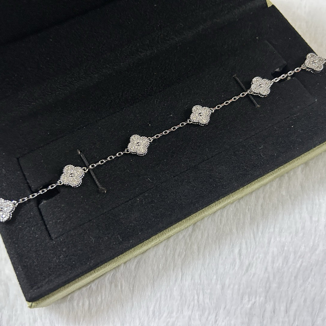 [ELAN LUXE]CLOVER 6 MOTIF DIAMOND BRACELET