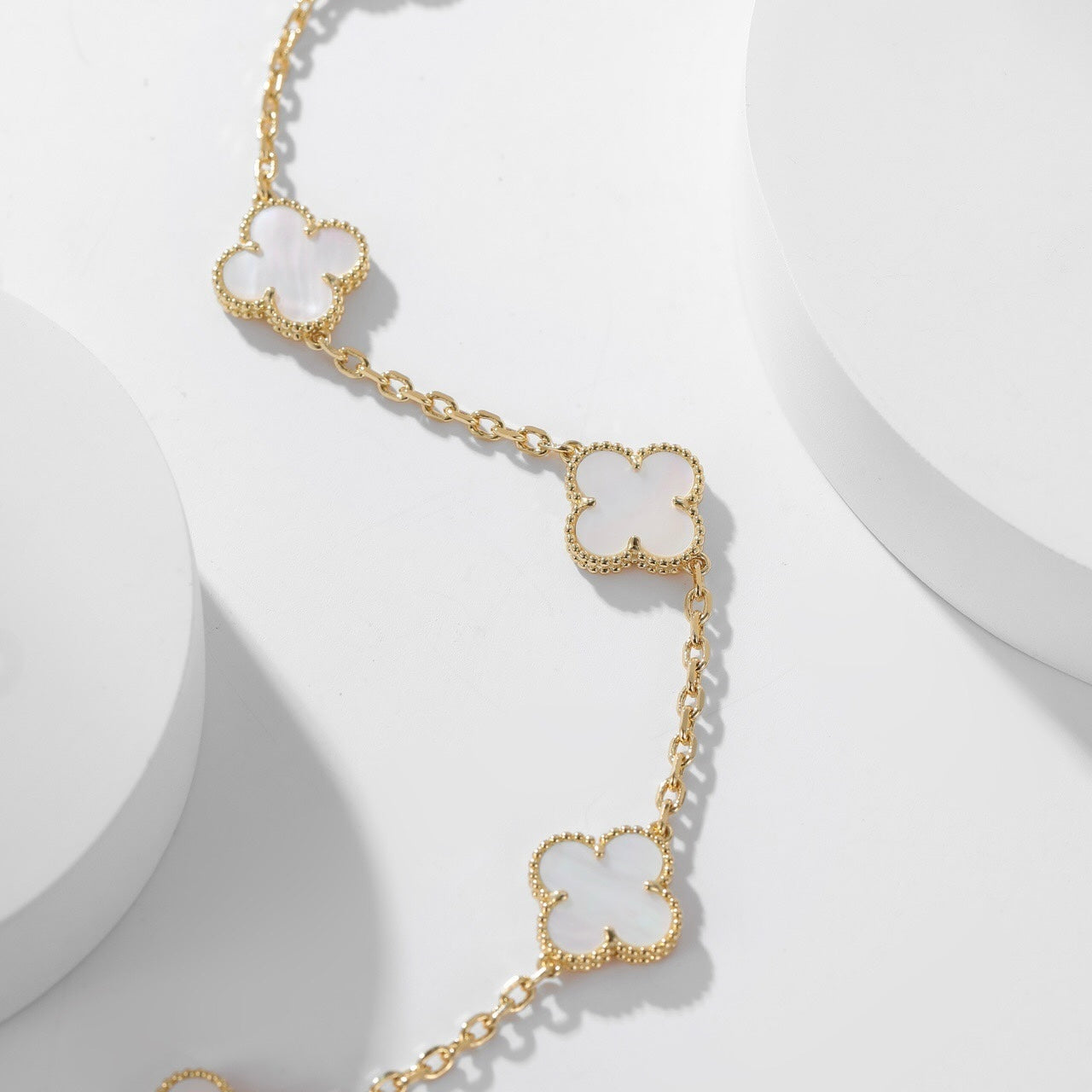 [ELAN LUXE]CLOVER 10 MOTIFS WHITE MOTHER OF PEARL NECKLACE