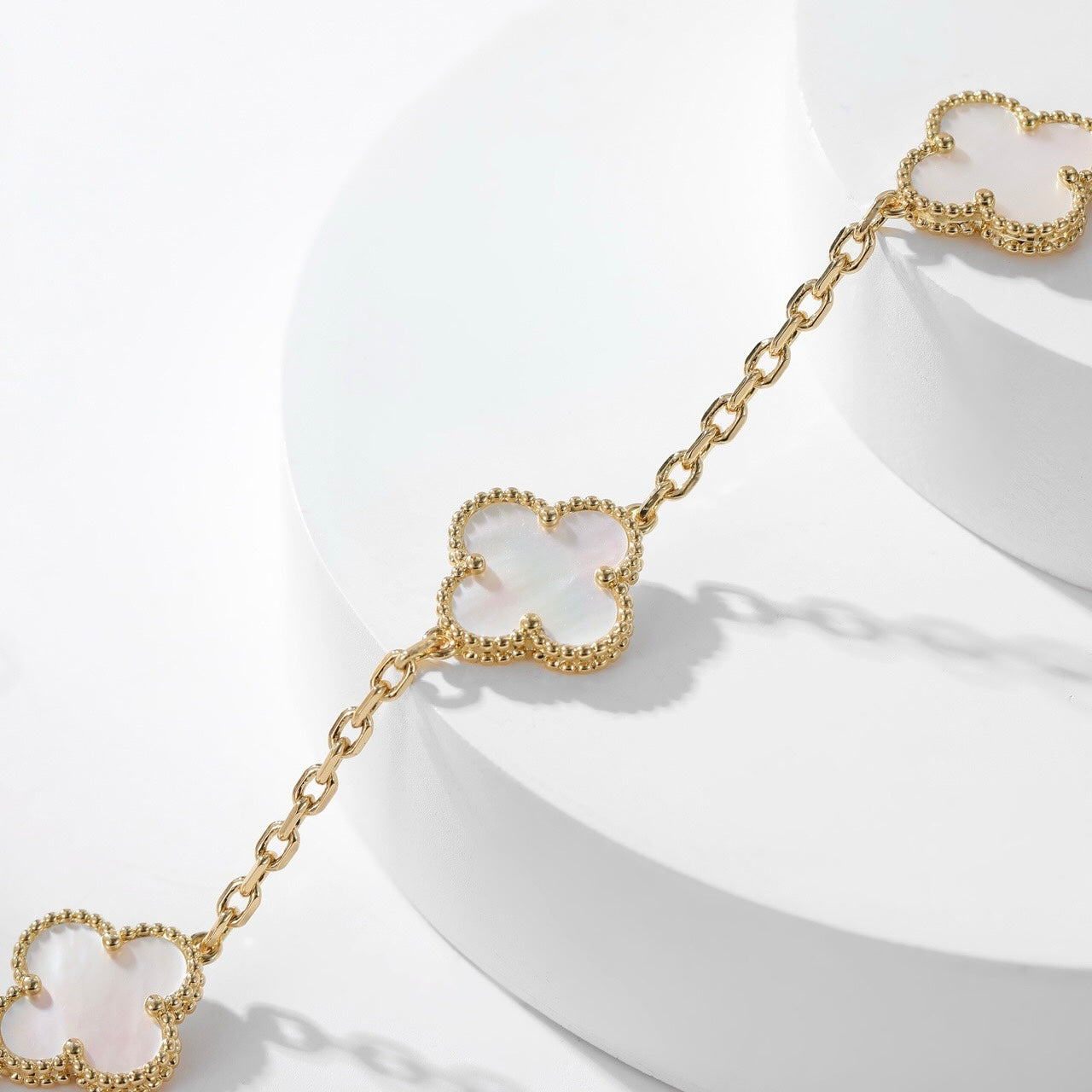 [ELAN LUXE]CLOVER 10 MOTIFS WHITE MOTHER OF PEARL NECKLACE