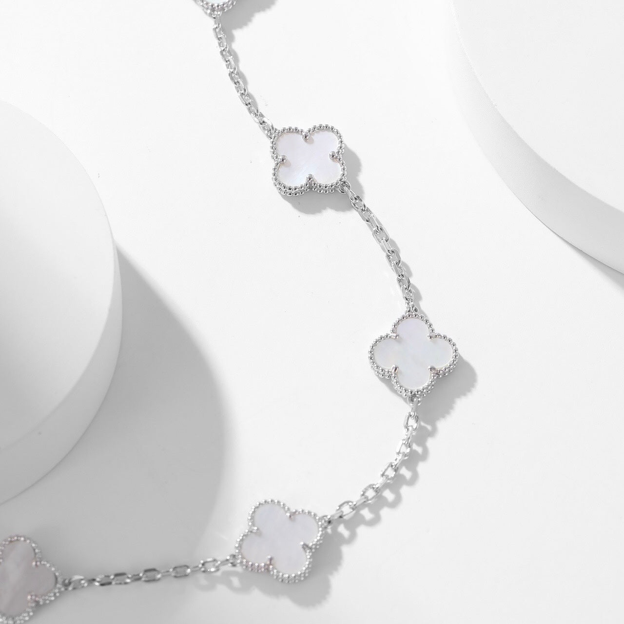 [ELAN LUXE]CLOVER 10 MOTIFS WHITE MOTHER OF PEARL NECKLACE