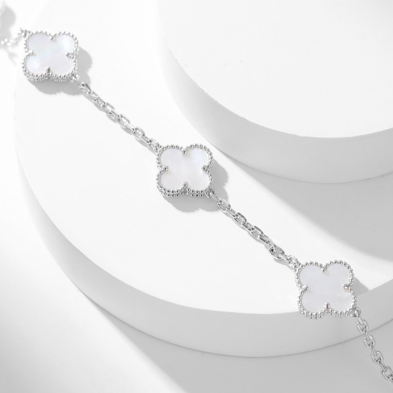 [ELAN LUXE]CLOVER 10 MOTIFS WHITE MOTHER OF PEARL NECKLACE