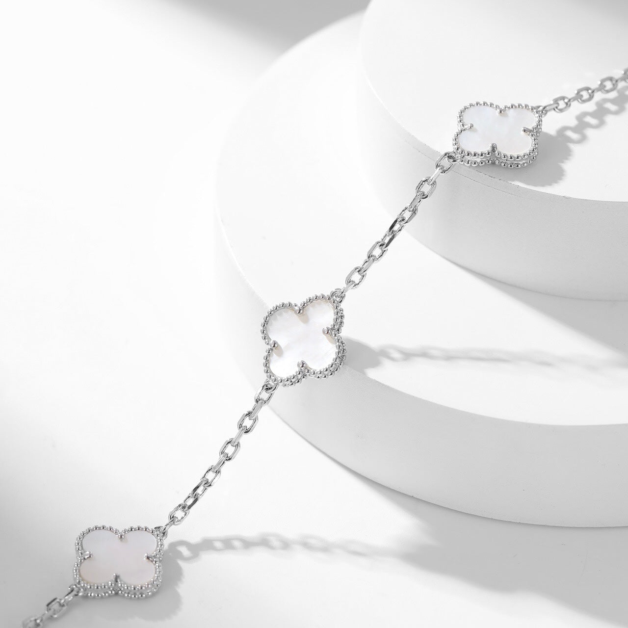 [ELAN LUXE]CLOVER 10 MOTIFS WHITE MOTHER OF PEARL NECKLACE