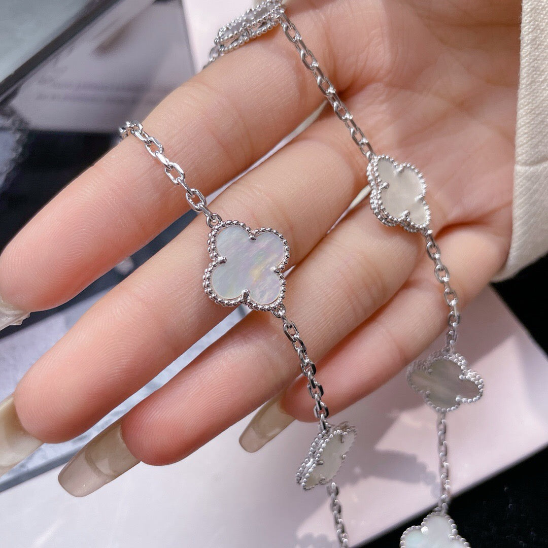 [ELAN LUXE]CLOVER 10 MOTIFS WHITE MOTHER OF PEARL NECKLACE