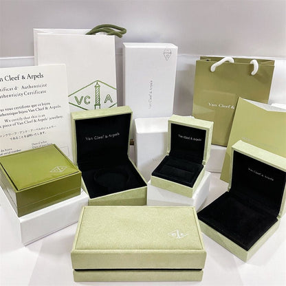 [ELAN LUXE]VA CLOVER BRACELET NECKLACE RING BOX GIFT BAG