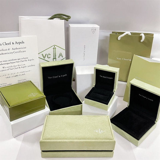 [ELAN LUXE]VA CLOVER BRACELET NECKLACE RING BOX GIFT BAG