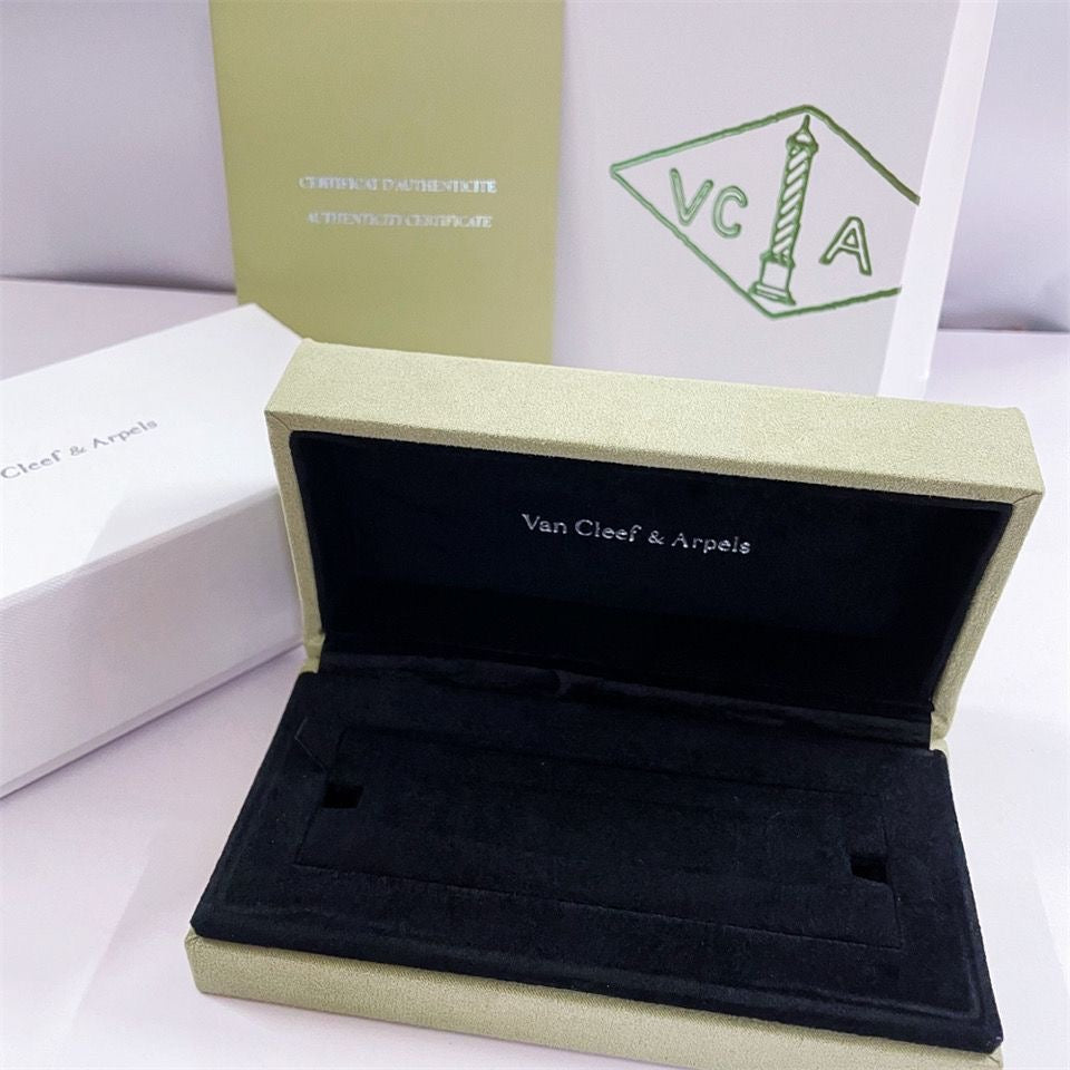 [ELAN LUXE]VA CLOVER BRACELET NECKLACE RING BOX GIFT BAG