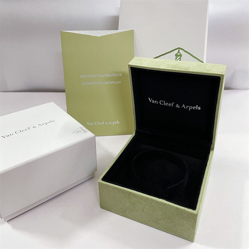 [ELAN LUXE]VA CLOVER BRACELET NECKLACE RING BOX GIFT BAG