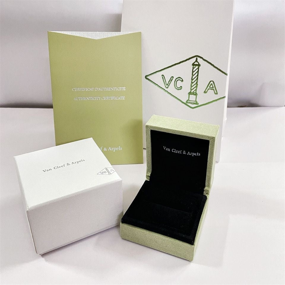 [ELAN LUXE]VA CLOVER BRACELET NECKLACE RING BOX GIFT BAG
