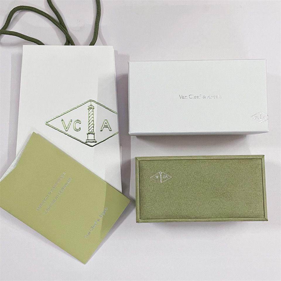 [ELAN LUXE]VA CLOVER BRACELET NECKLACE RING BOX GIFT BAG