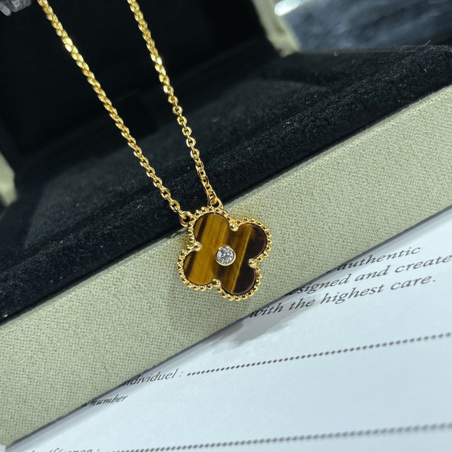[ELAN LUXE]CLOVER 15MM DIAMOND AND YELLOW TIGER'S EYE AGATE necklace