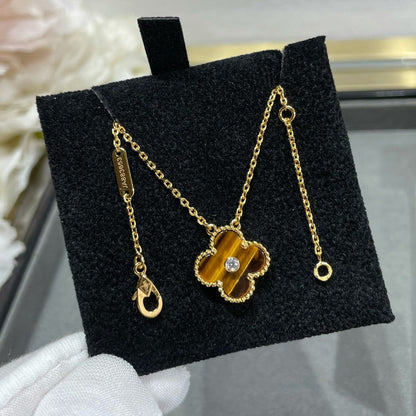 [ELAN LUXE]CLOVER 15MM DIAMOND AND YELLOW TIGER'S EYE AGATE necklace