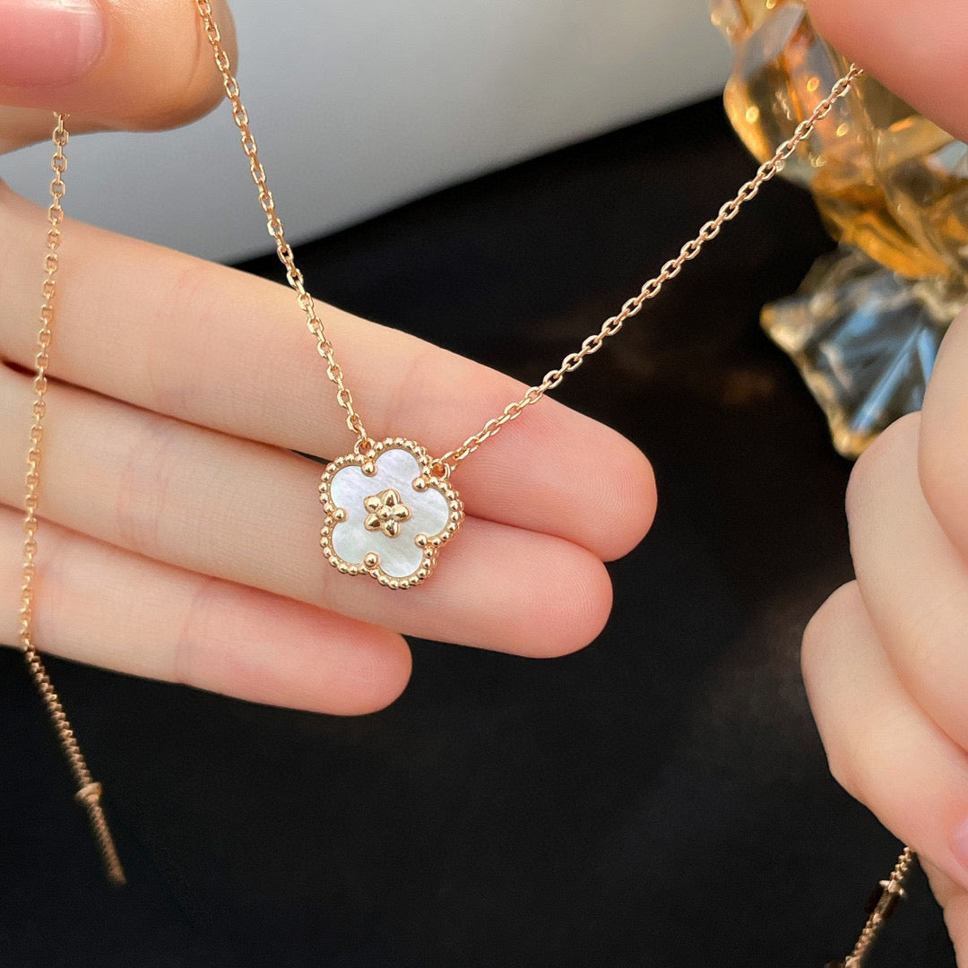 [ELAN LUXE]LUCKY  WHITE MOP  PLUM BLOSSOM NECKLACE