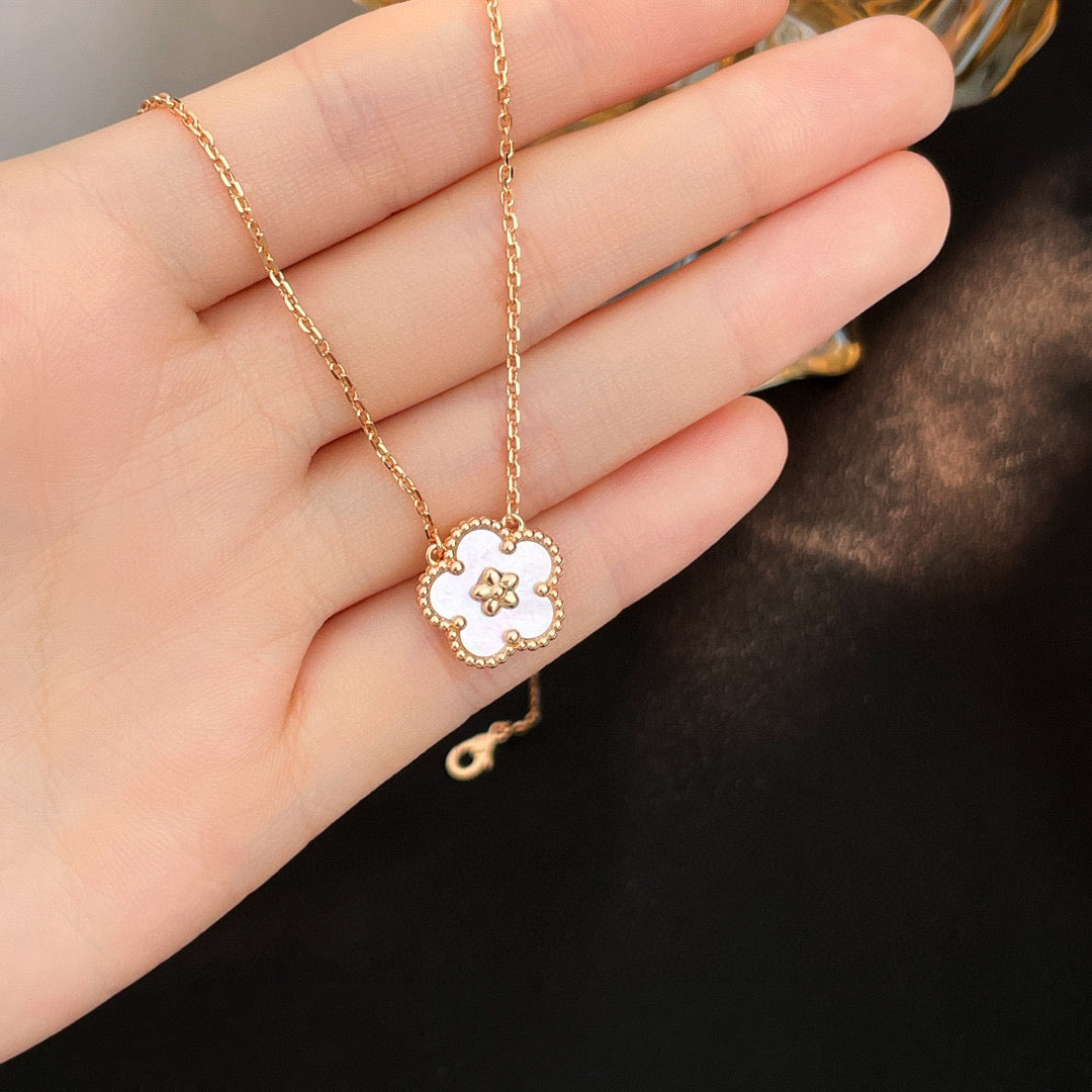 [ELAN LUXE]LUCKY  WHITE MOP  PLUM BLOSSOM NECKLACE