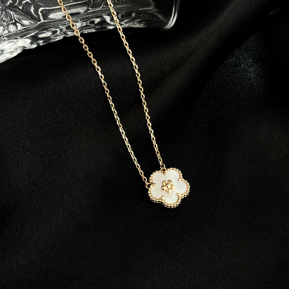 [ELAN LUXE]LUCKY  WHITE MOP  PLUM BLOSSOM NECKLACE