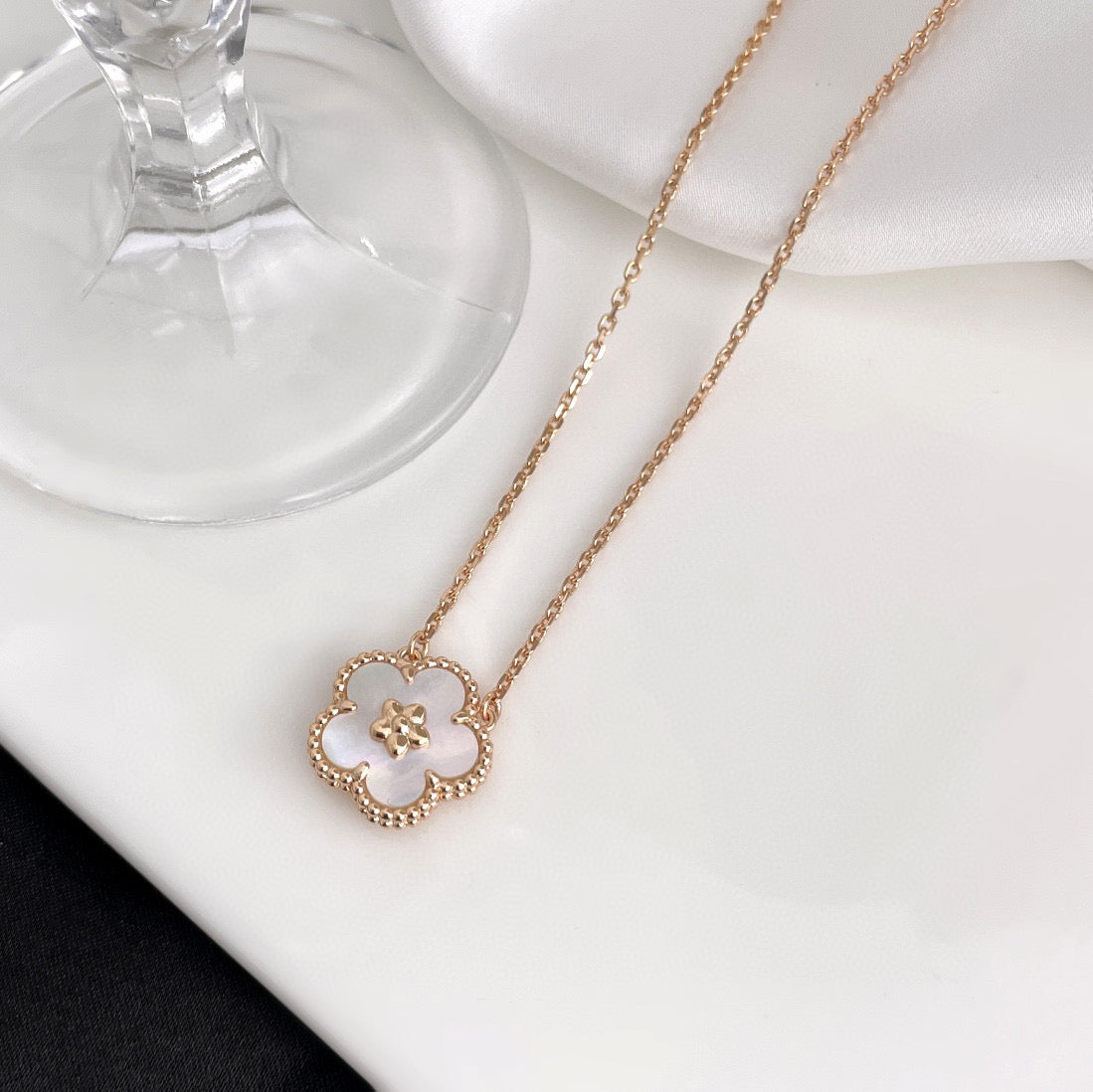 [ELAN LUXE]LUCKY  WHITE MOP  PLUM BLOSSOM NECKLACE