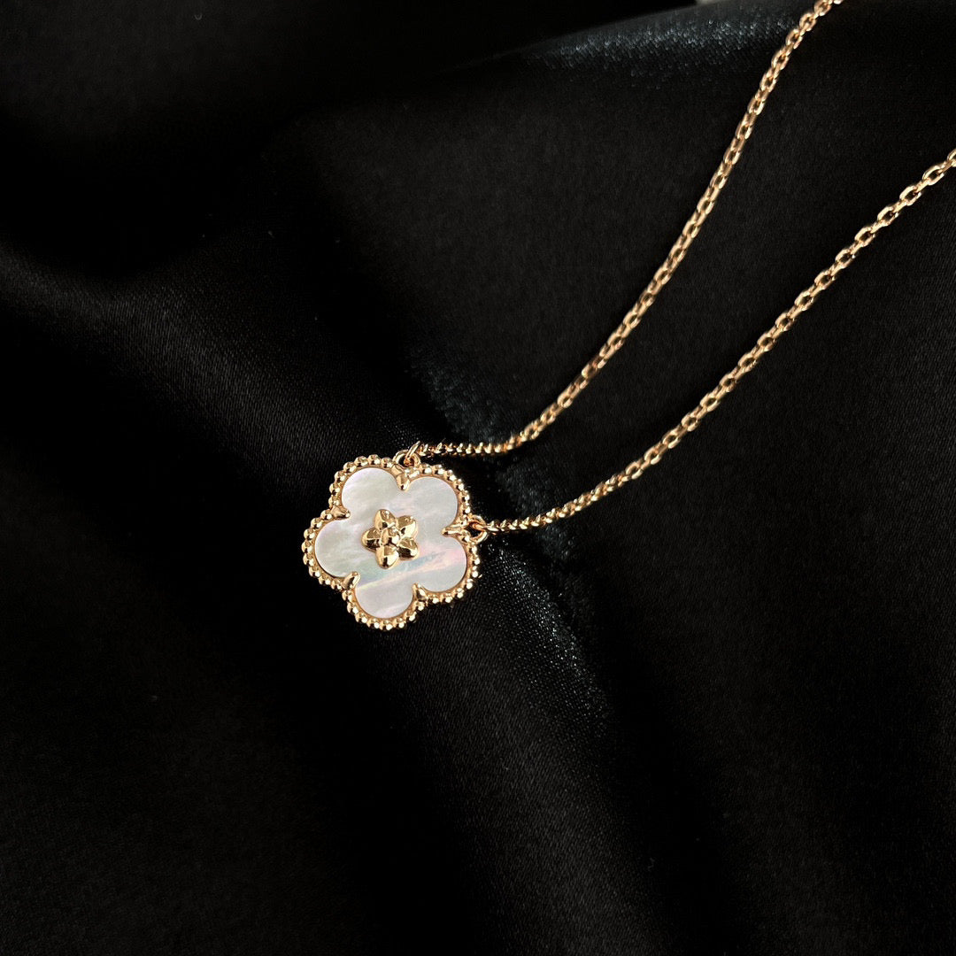 [ELAN LUXE]LUCKY  WHITE MOP  PLUM BLOSSOM NECKLACE