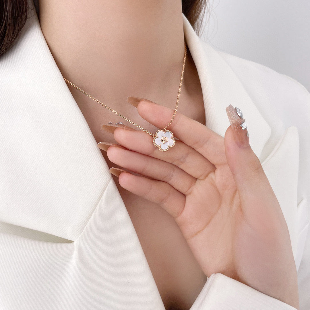 [ELAN LUXE]LUCKY  WHITE MOP  PLUM BLOSSOM NECKLACE