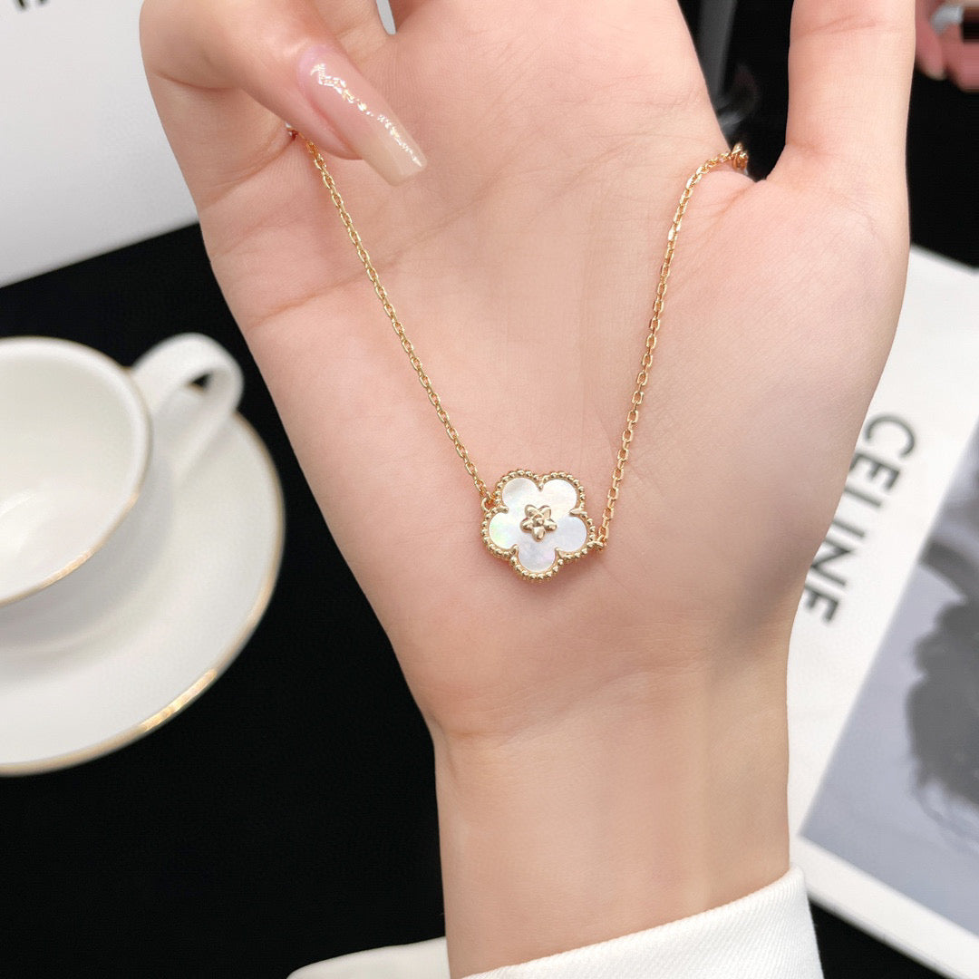 [ELAN LUXE]LUCKY WHITE MOP PLUM BLOSSOM  BRACELET
