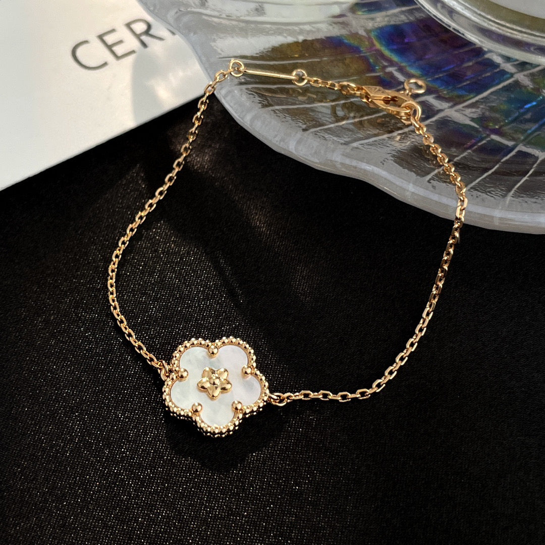 [ELAN LUXE]LUCKY WHITE MOP PLUM BLOSSOM  BRACELET