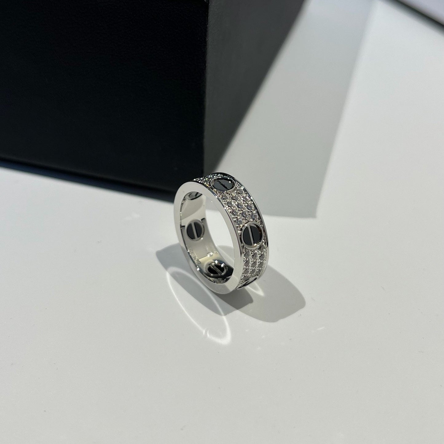 [ELAN LUXE]LOVE RING 5.5MM DIAMONDS PAVED CERAMIC