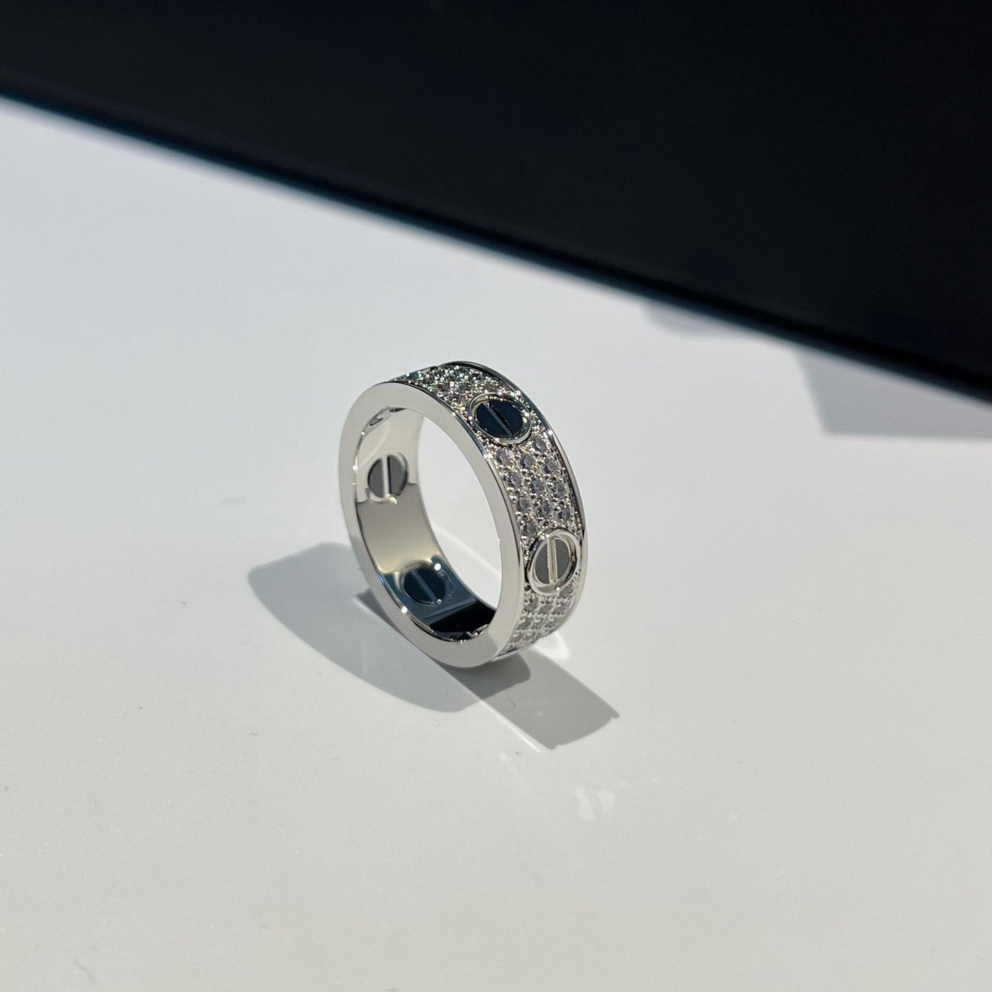 [ELAN LUXE]LOVE RING 5.5MM DIAMONDS PAVED CERAMIC