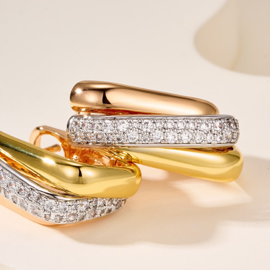 [ELAN LUXE]TRINITY HALF DIAMOND  CUSHION EARRINGS