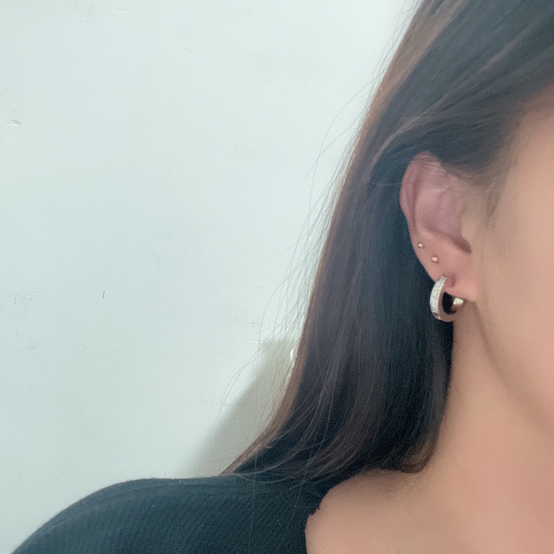 [ELAN LUXE]LOVE 5.5MM DIAMOND PAVED EARRINGS