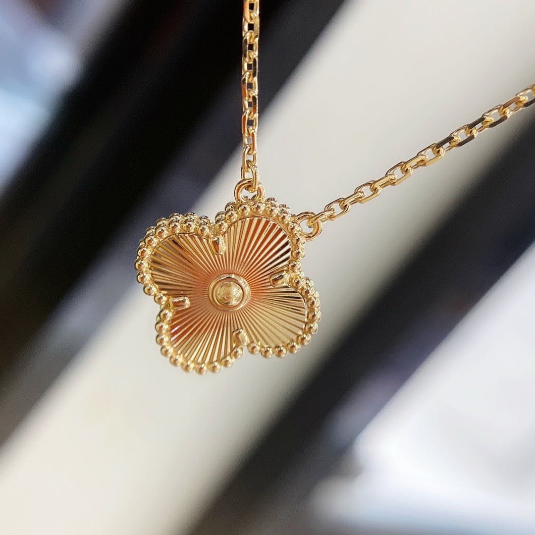 [ELAN LUXE]CLOVER 15MM LASER NECKLACE