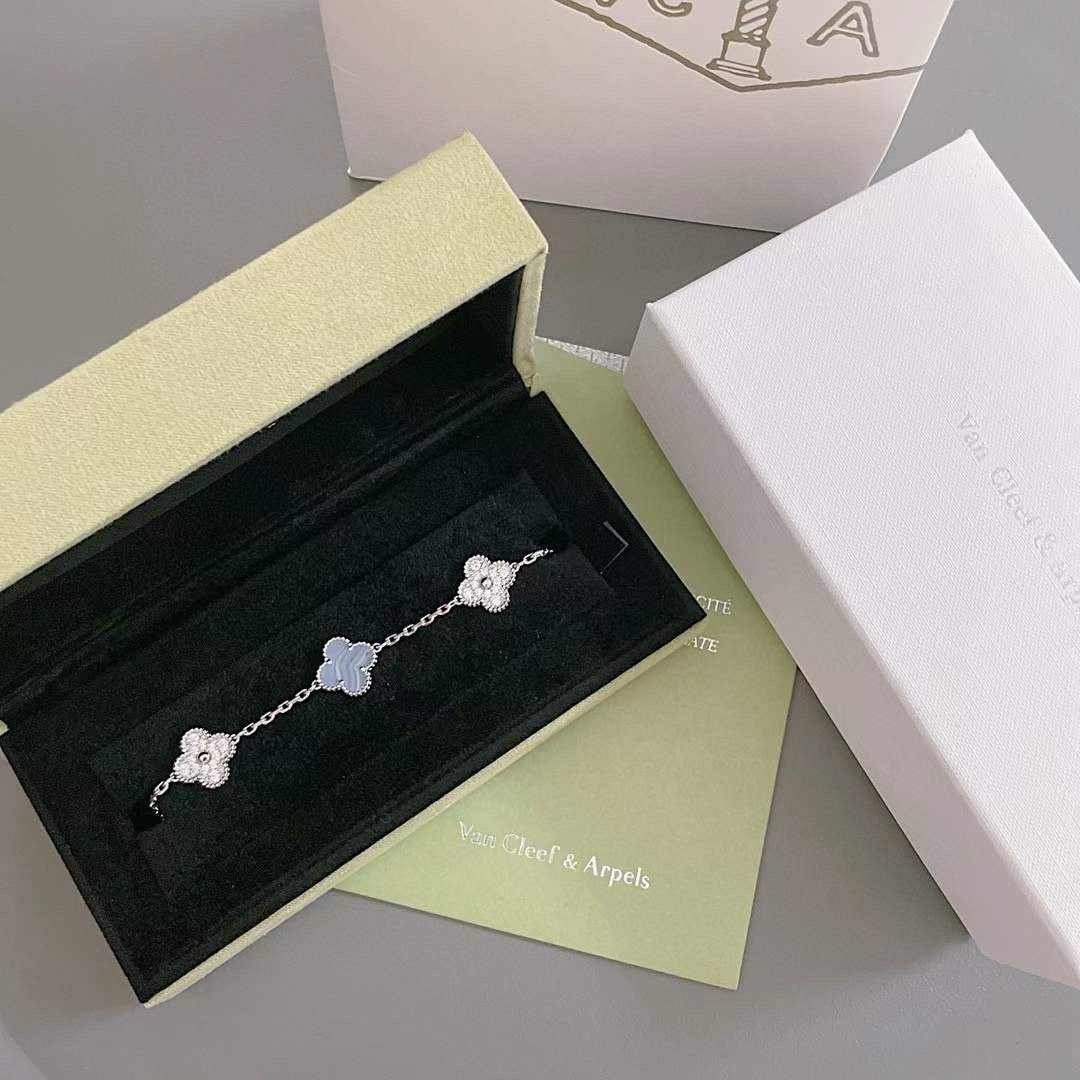 [ELAN LUXE] CLOVER 5 MOTIF PURPLE CHALCEDONY BRACELET COLLECTION