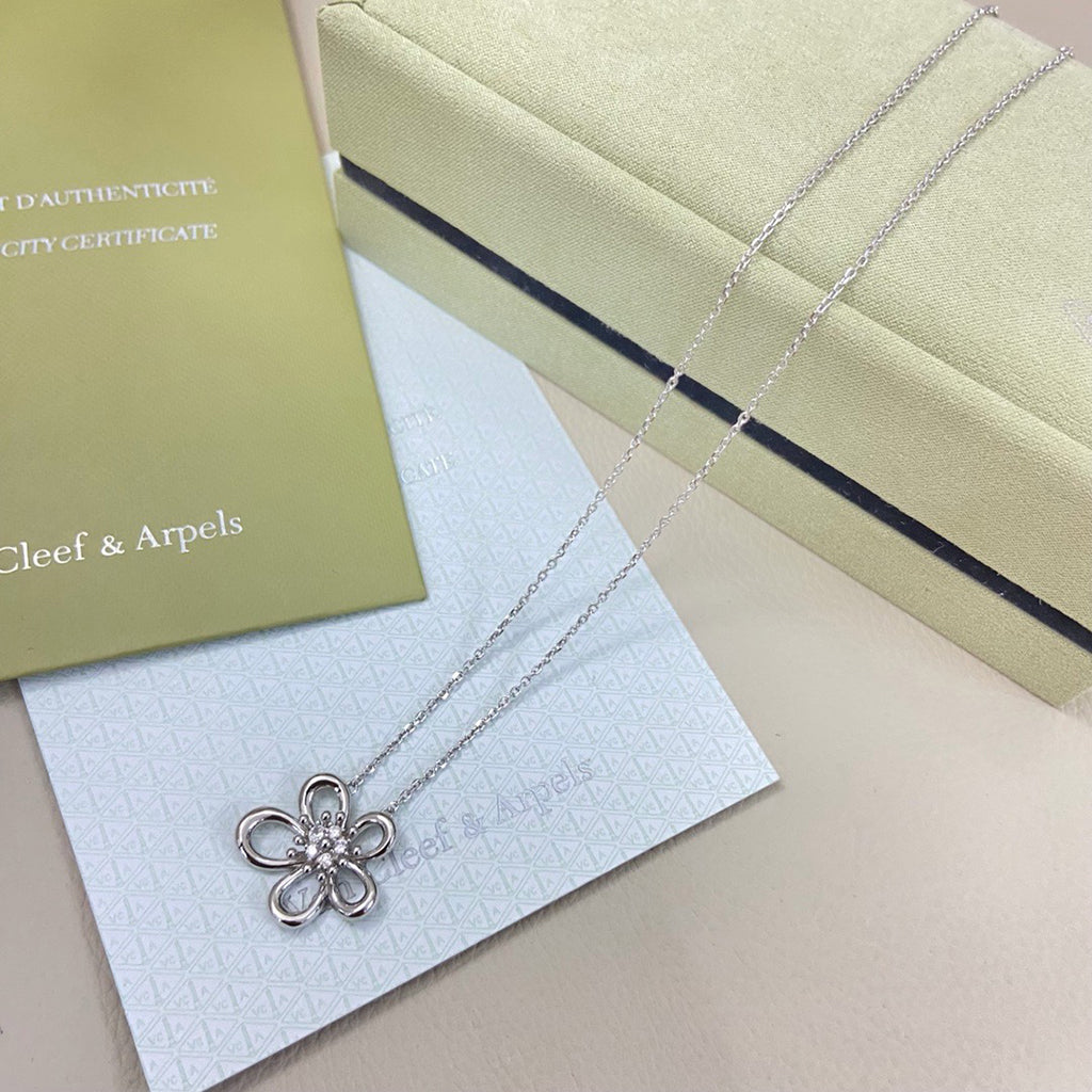 [ELAN LUXE]FLOWERLACE NECKLACE 5 DIAMONDS