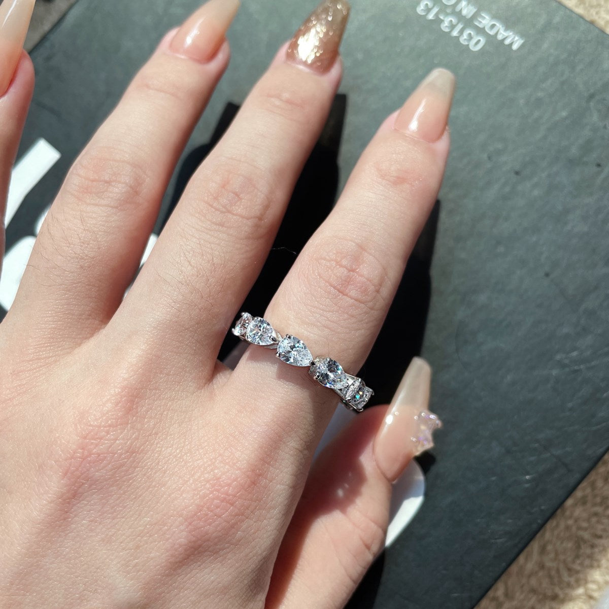 [ELAN LUXE]Exquisite Pear Cut Tennis Ring