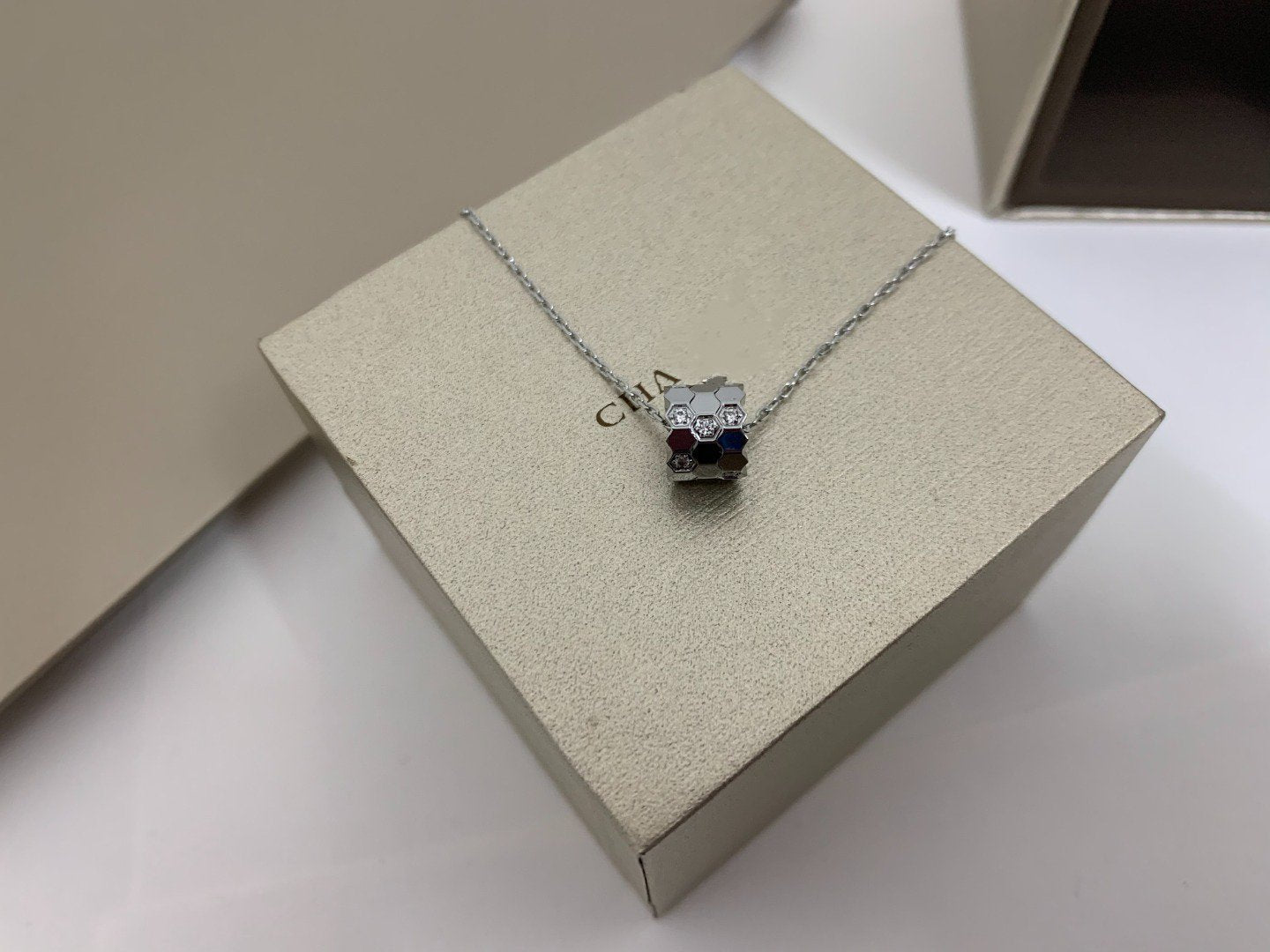 [ELAN LUXE]BEE LOVE DIAMOND NECKLACE