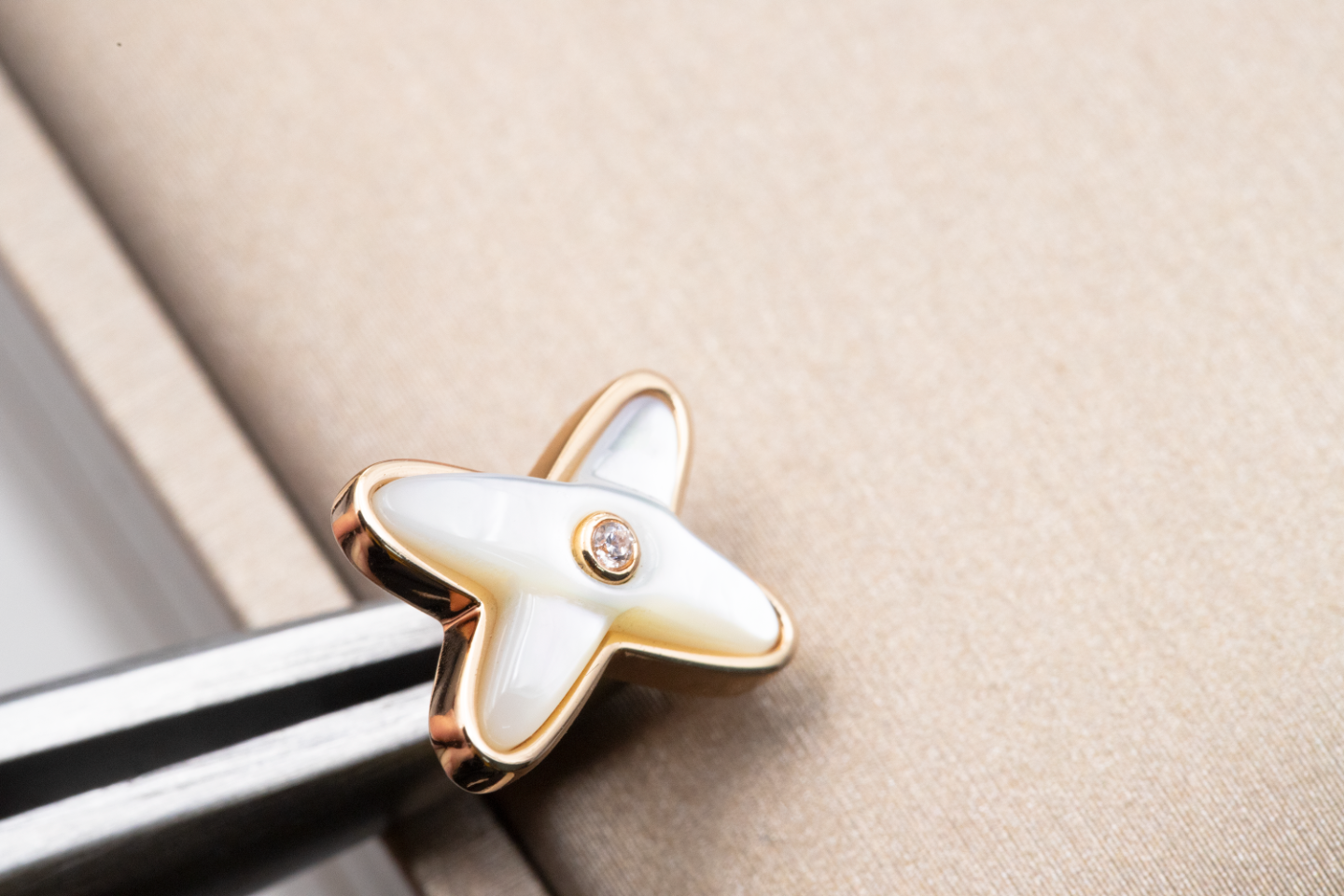 [ELAN LUXE]JEUX DE WHITE MOP PINK GOLD DIAMOND EARRINGS