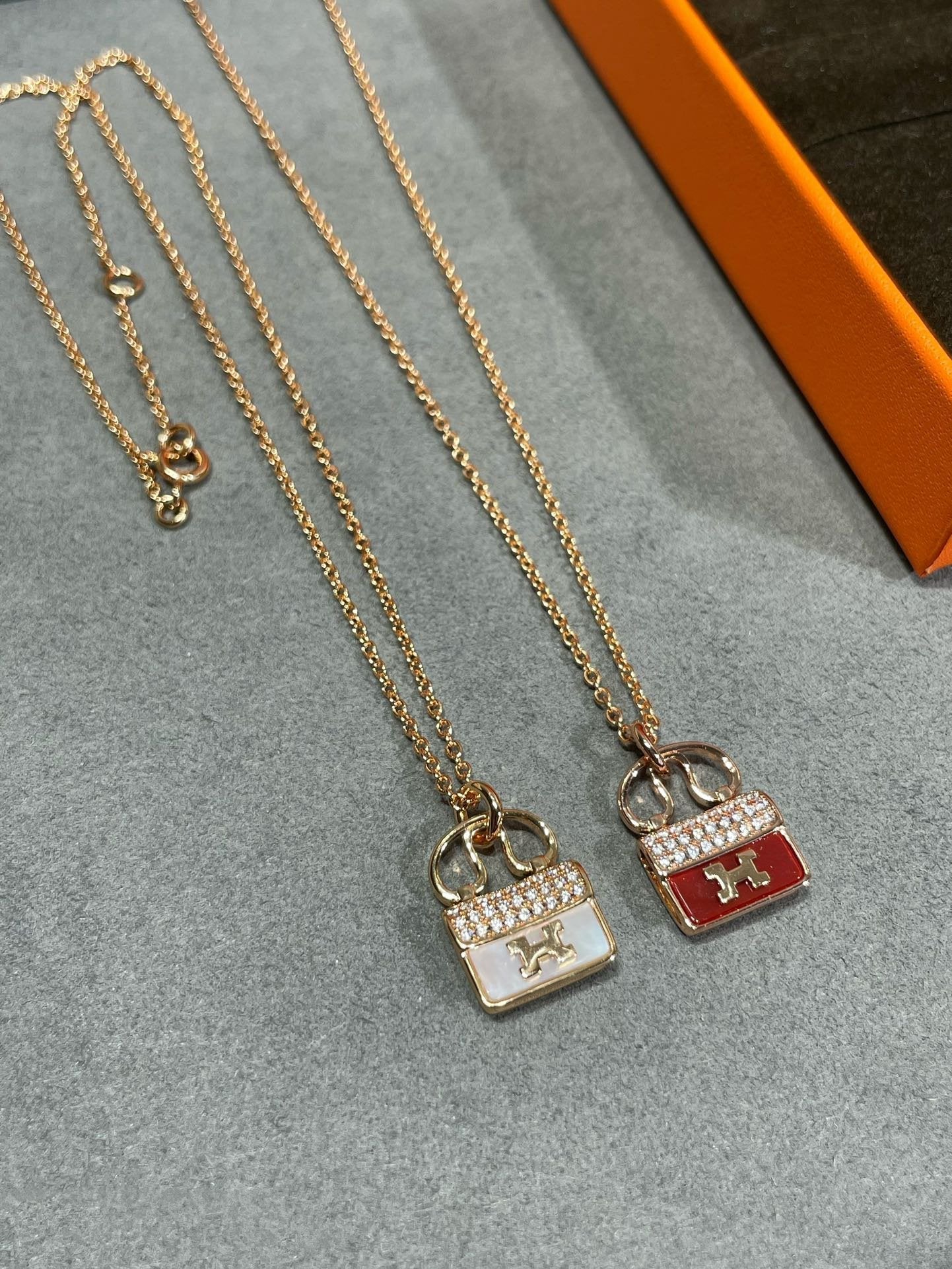 [ELAN LUXE]H CIRCE MOISSANITE PENDANT NECKLACE GOLD