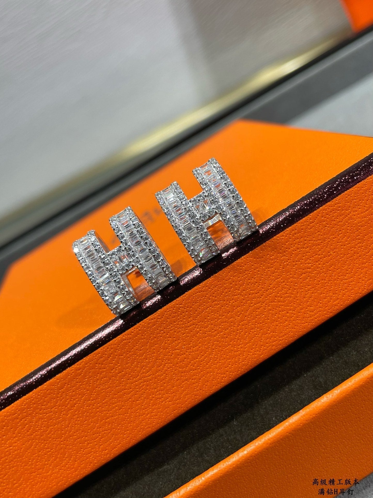 [ELAN LUXE]H STUD EARRINGS WITH SILVER DIAMONDS