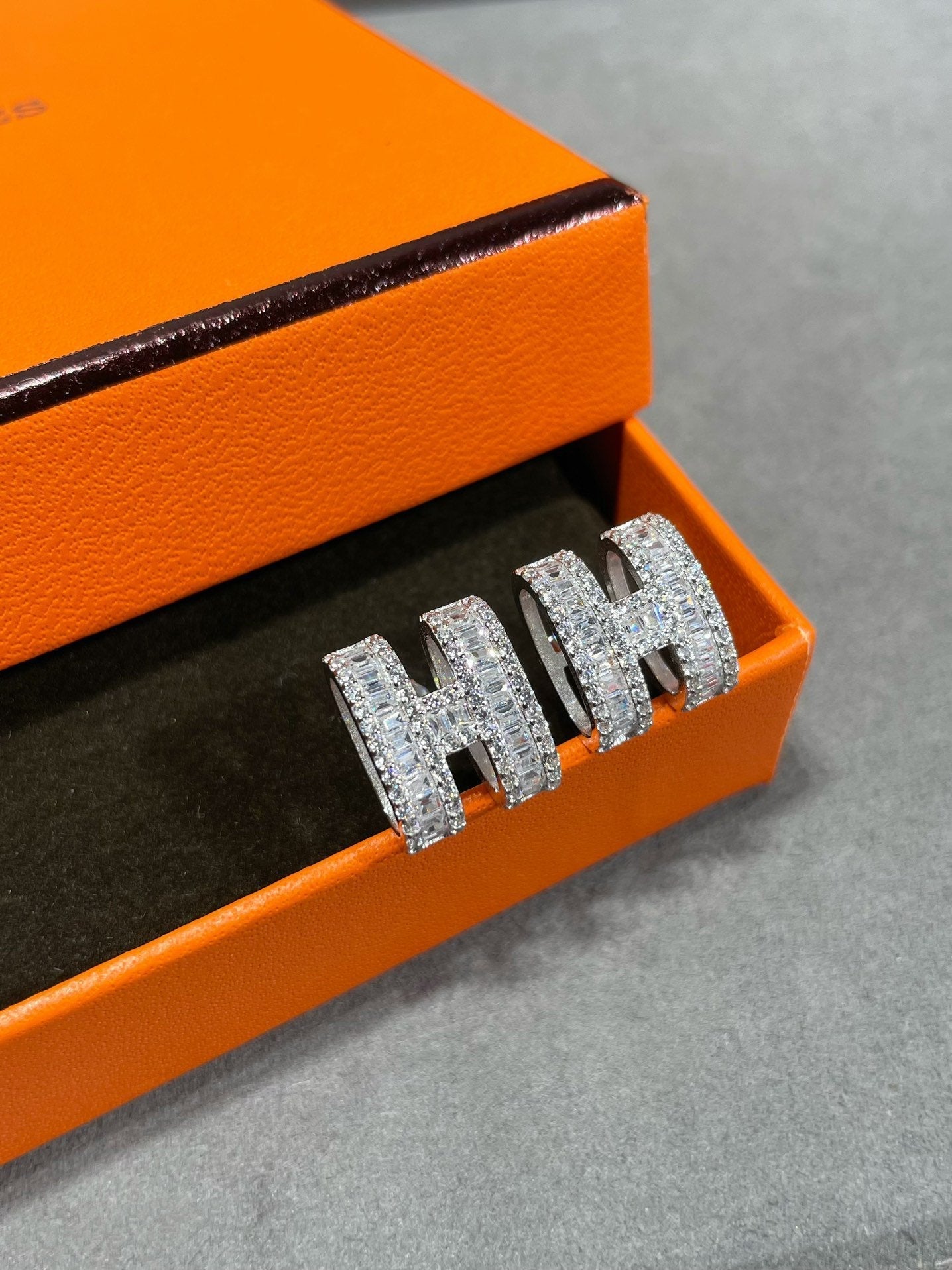 [ELAN LUXE]H STUD EARRINGS WITH SILVER DIAMONDS