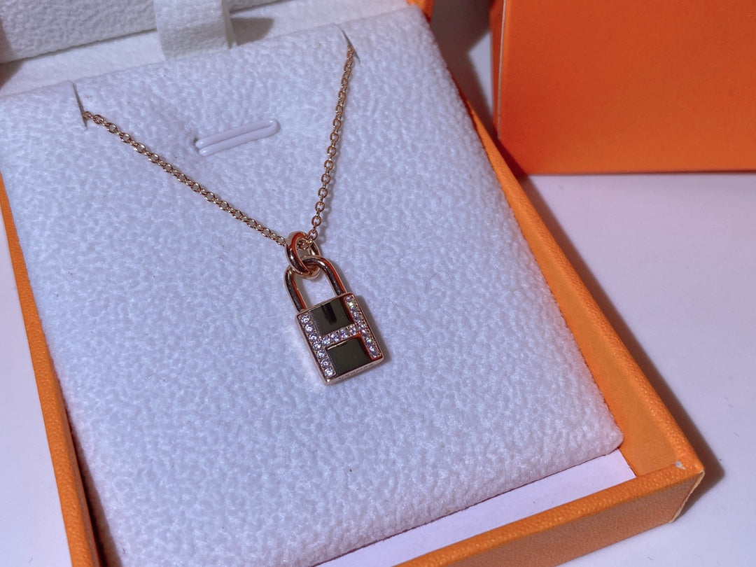 [ELAN LUXE]HM ADVANCED NICHE LOCK HEAD NECKLACE DIAMONDS