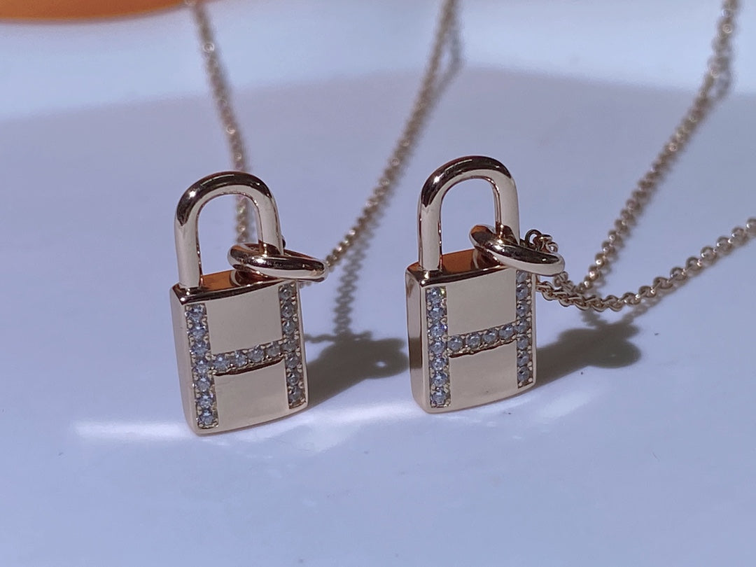 [ELAN LUXE]HM ADVANCED NICHE LOCK HEAD NECKLACE DIAMONDS