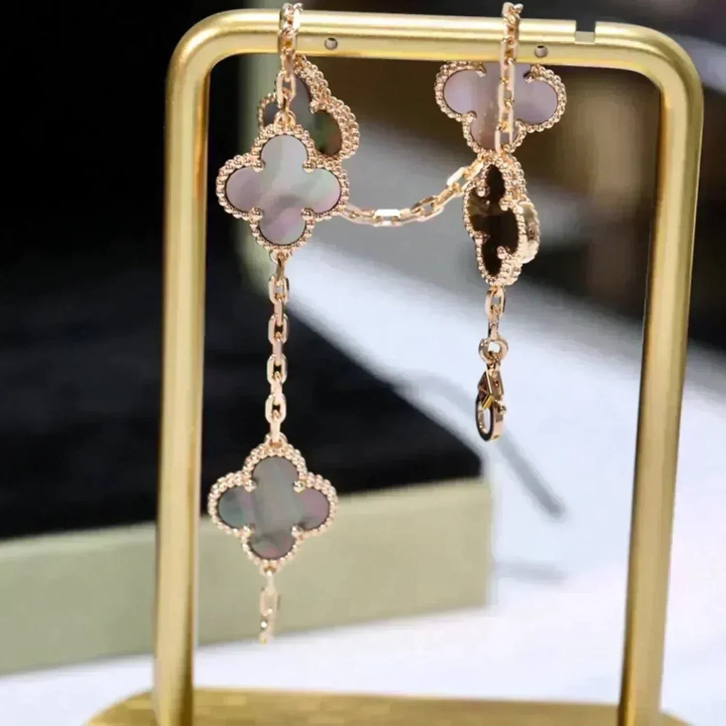 [ELAN LUXE] CLOVER 5 MOTIF GRAY MOP BRACELET COLLECTION