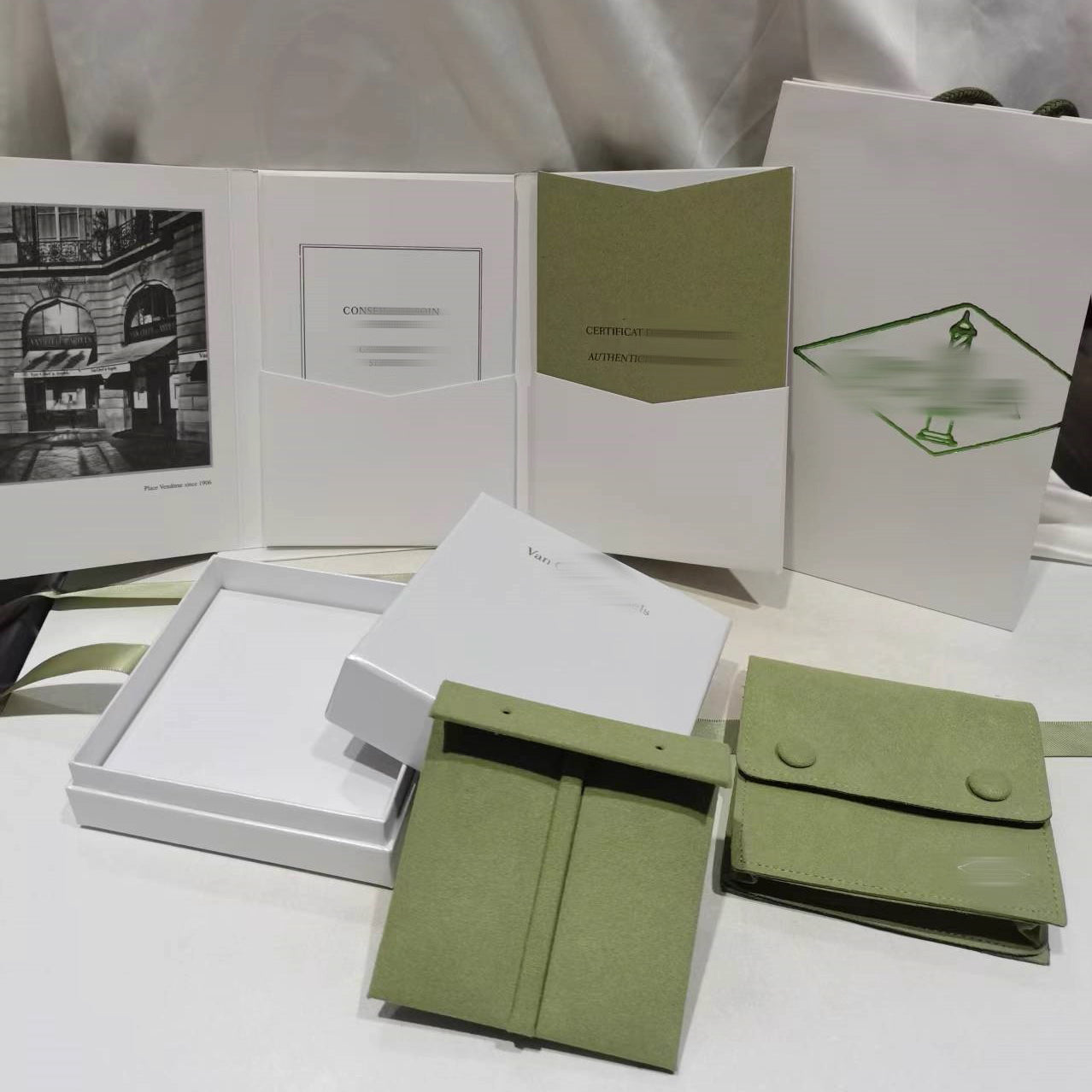 [ELAN LUXE] VA CLOVER BOX GIFT BAG