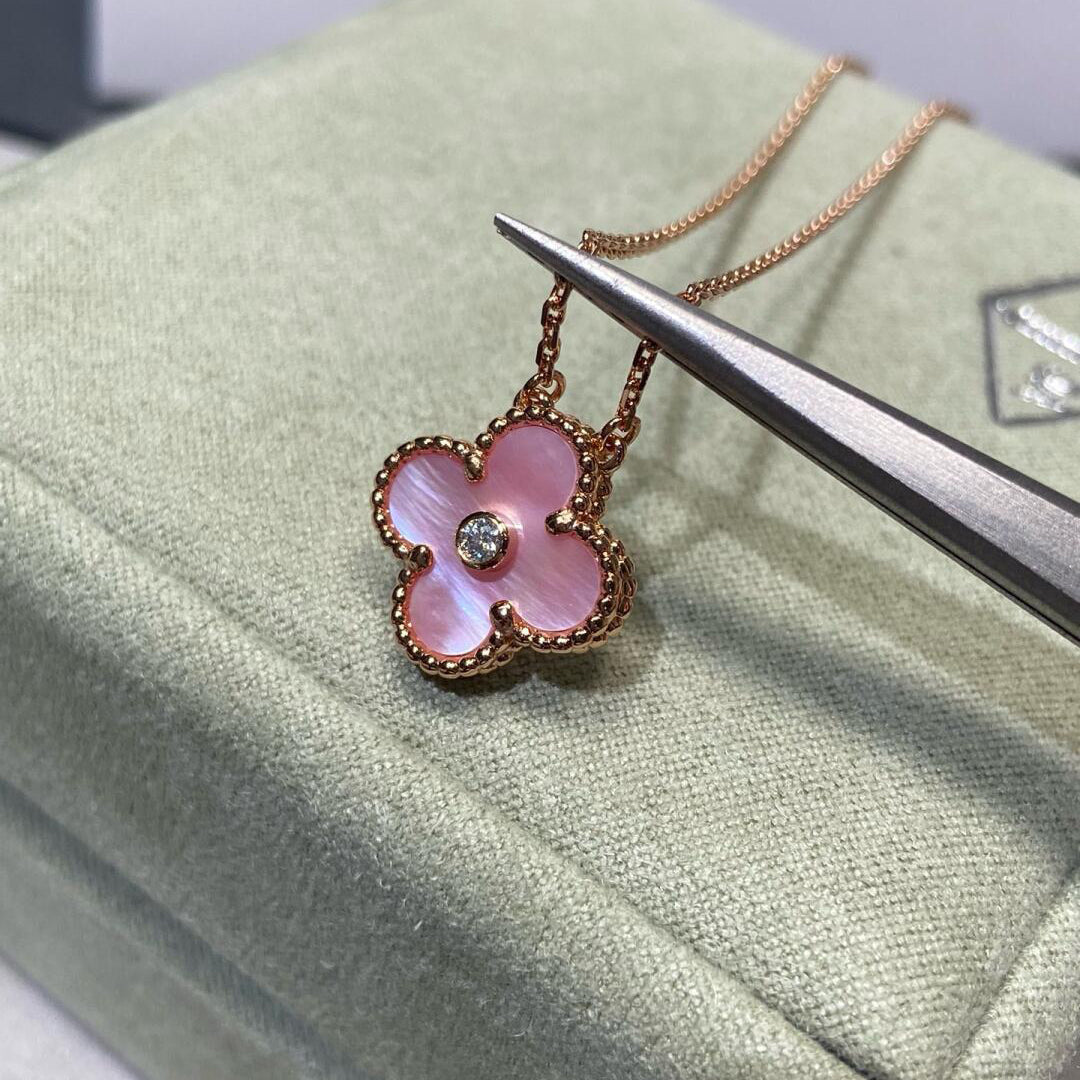 [ELAN LUXE]CLOVER 15MM DIAMOND PINK MOP NECKLACE