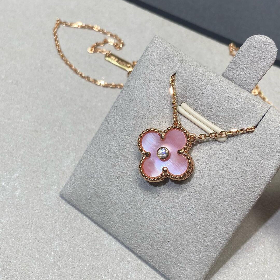 [ELAN LUXE]CLOVER 15MM DIAMOND PINK MOP NECKLACE